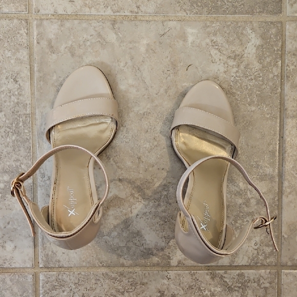 Xappeal Women's Beige Ankle Strap Sandals - Picture 1 of 3